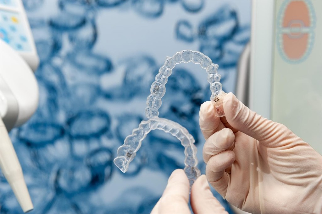 ¿Cada cuánto tiempo se cambian los alineadores en una ortodoncia invisible?