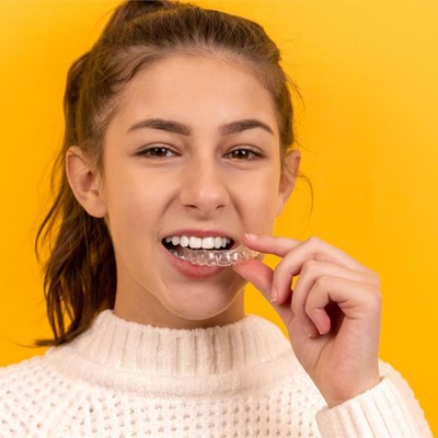 ¿El sistema invisalign lo pueden utilizar niños?