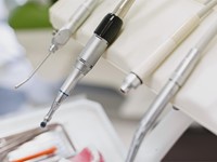 ¿Es bueno usar flúor al lavar mis dientes?