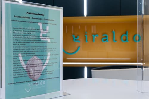 Protección covid-19 en Policlínica Dental Giraldo en Vilagarcía