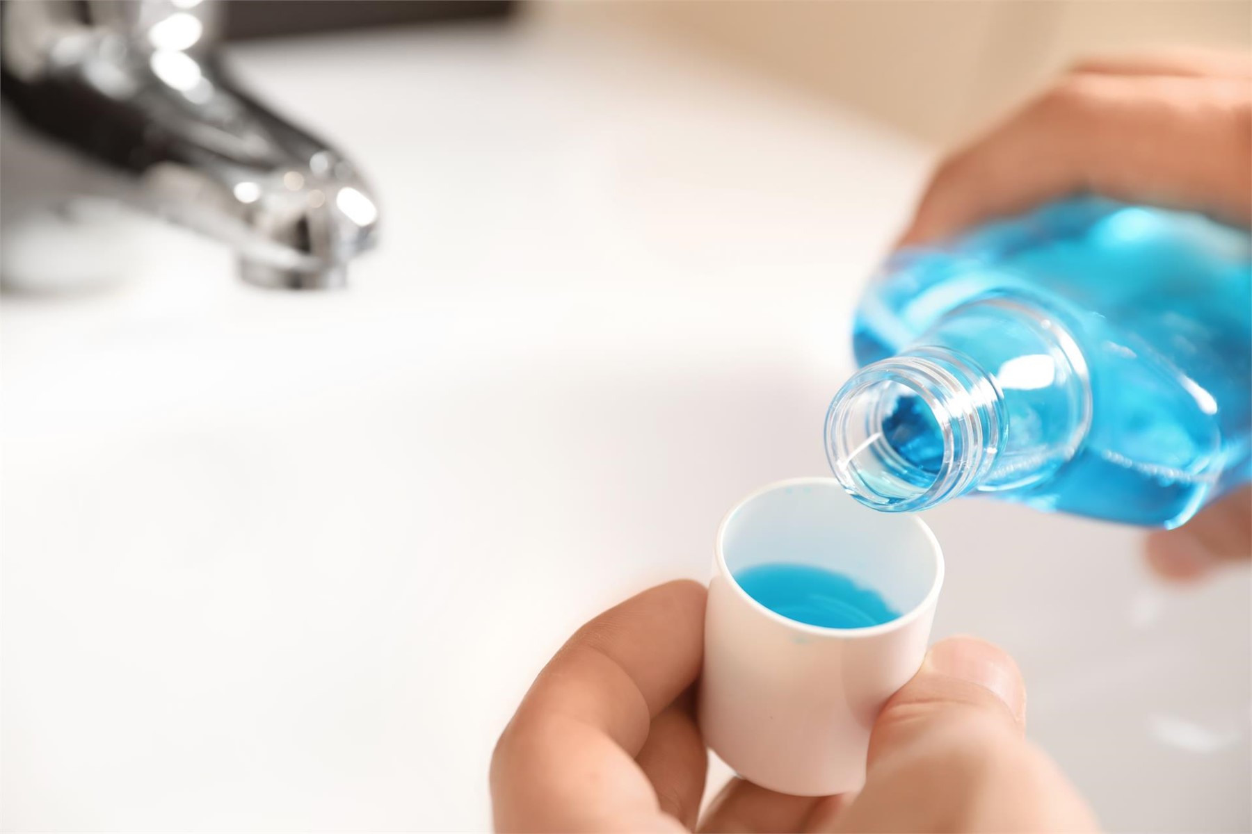 ¿Se debe usar colutorio dental a diario?